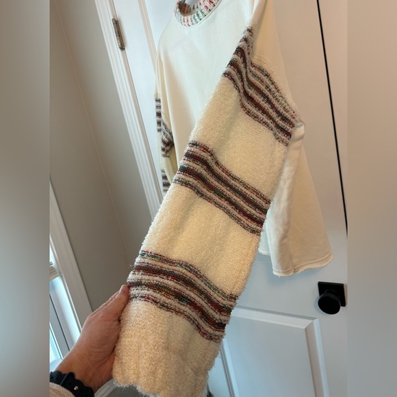 Easel Women’s Neutral Oversized Sweater (Size L) - Picture 3 of 7